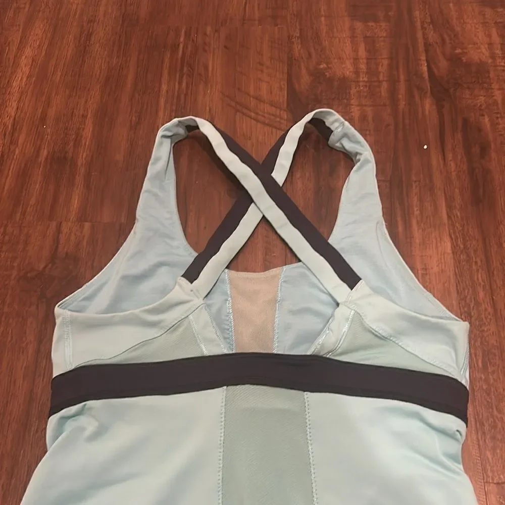 Lululemon Blue Workout Top w Built in Bra, Size 8